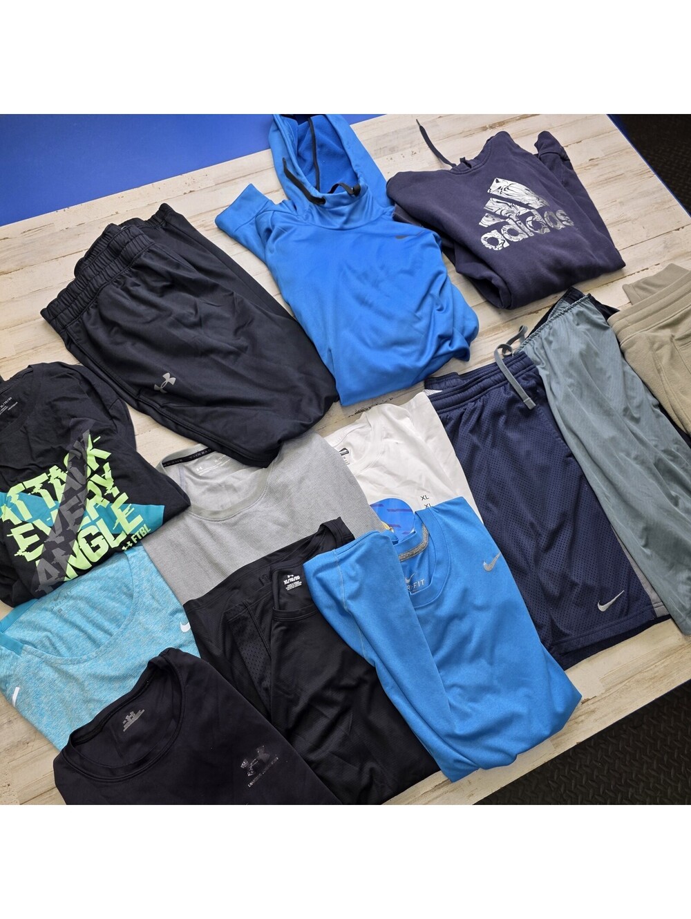 HUGE Men's XL Athletic Clothing Bundle Lot Shirts Sweats Shorts Hoodies Nike UA